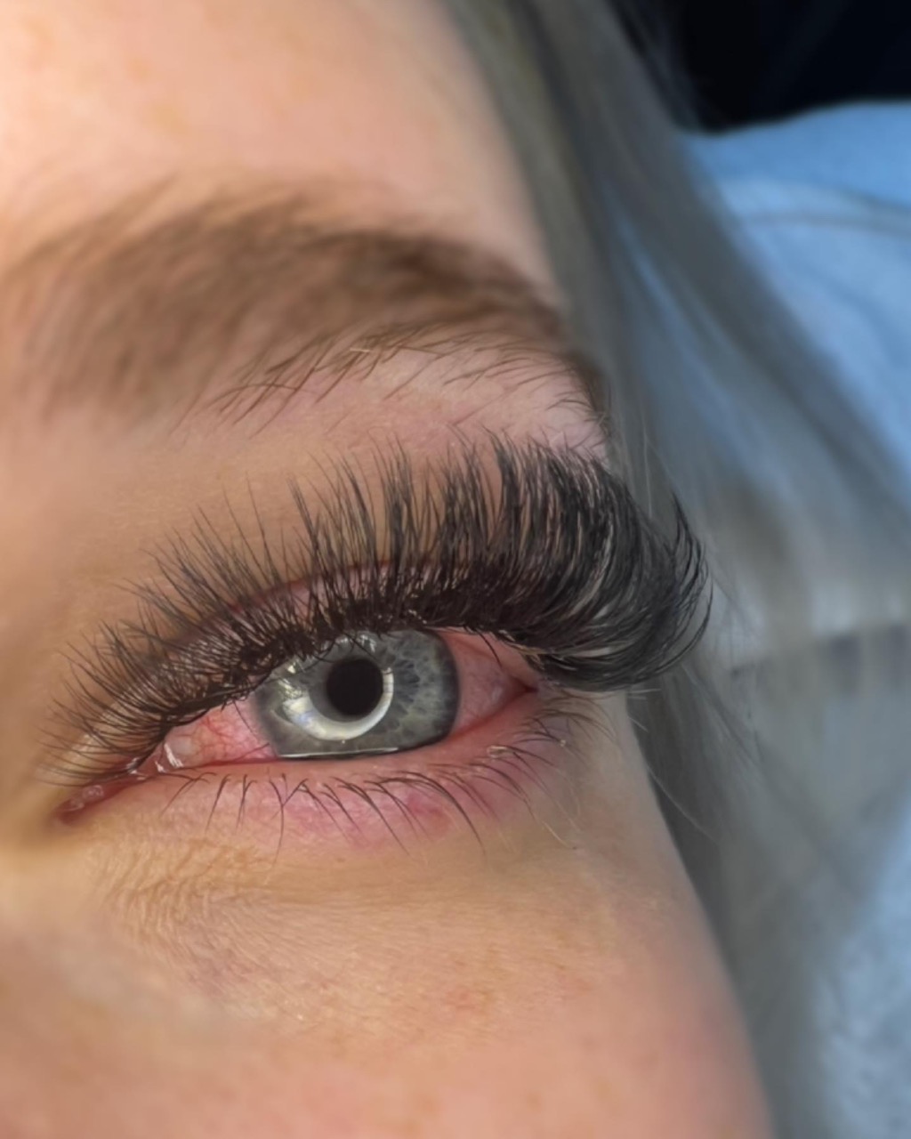 Wimpernverlängerung Graz bei Sarah Krasnic: Präzision und saubere Technik