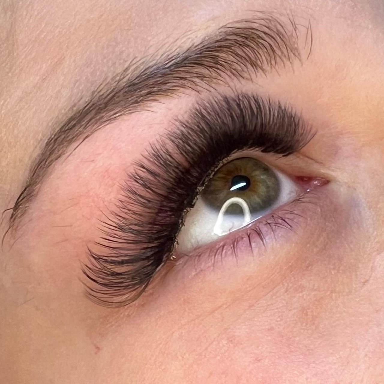 Lash Design bei Sarah Krasnic Graz: Klare Linien und eleganter Look