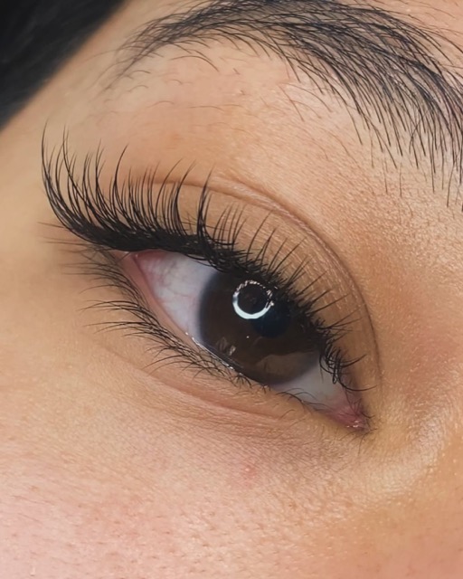 Classic oder Volume Lash Extensions: Was ist der Unterschied? - Lash Ergebnis im Studio von Sarah Krasnic in Graz