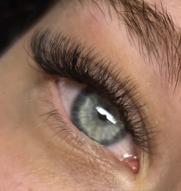Welcher Lash Extension Style passt zu meiner Augenform? - Lash Ergebnis im Studio von Sarah Krasnic in Graz